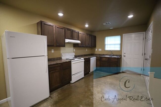 Photo - Move in special $600!! Recently built 2 be...