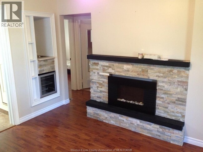 Photo - 1819 Byng Rd