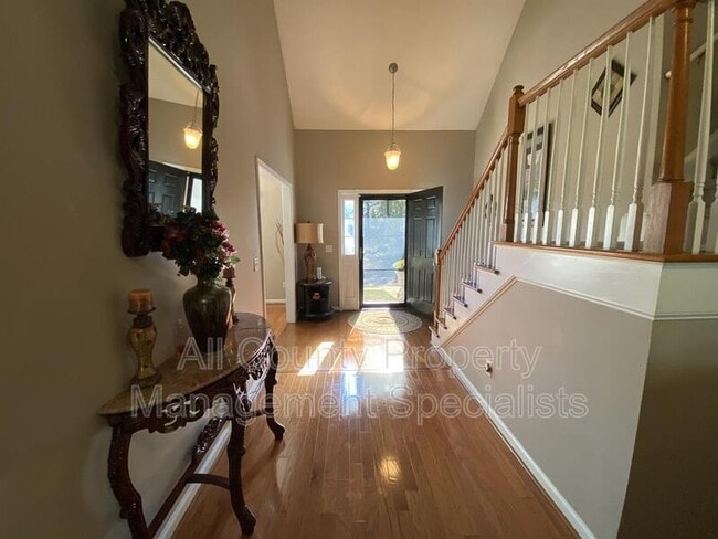 Photo - 103 Long Needle Rd