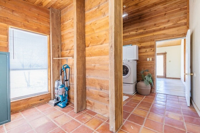 Photo - Private 3 bedroom, 1 bath with Large Fenced-in Backyard