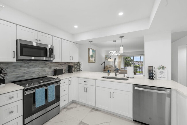 Photo - 6936 Huntington Ln Unit 302