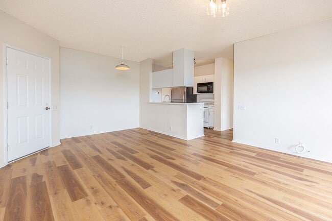 Building Photo - 91-241 Hanapouli Cir 24J