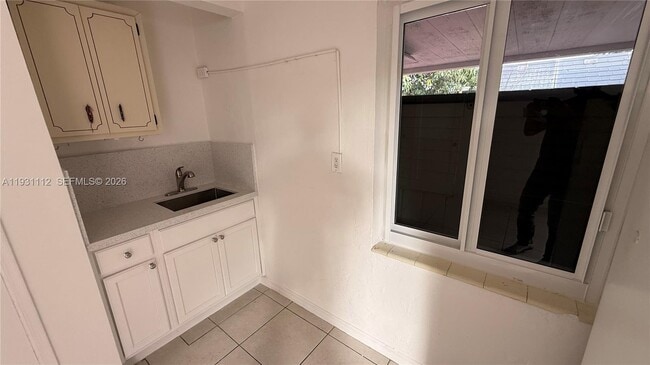 Photo - 317 W 36th St Unidad 2