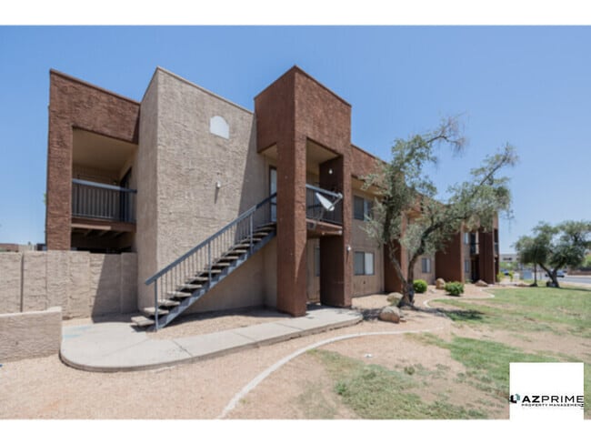 Building Photo - Stylish 2/2 Phoenix Condo in Prime Location!
