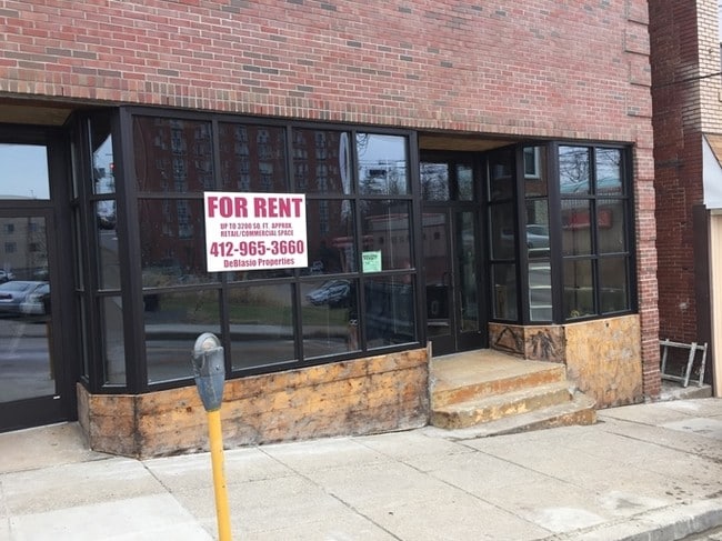 415 Station St
