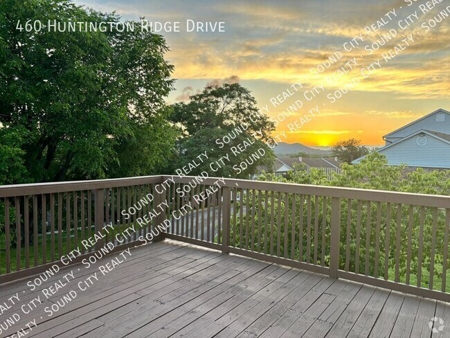 Building Photo - 460 Huntington Ridge Dr Rental