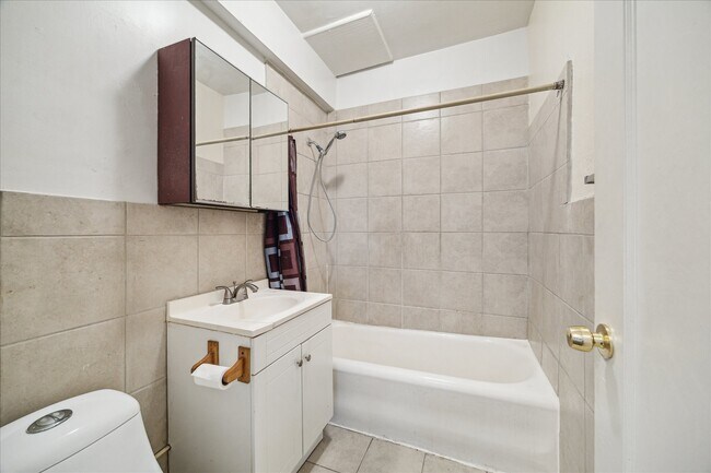 Photo - 2113 Berry St