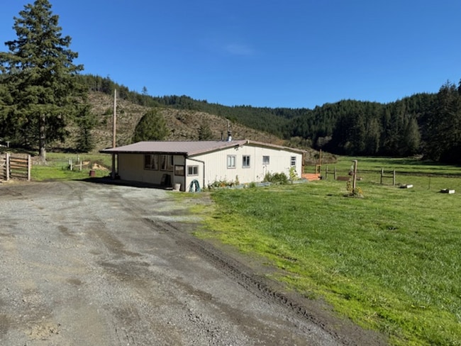 Building Photo - Country Home, 4 bed/2bath short term rental