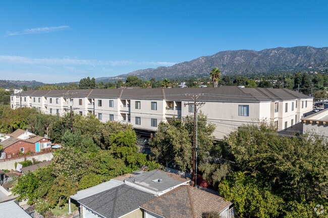 Building Photo - Montrose Rental