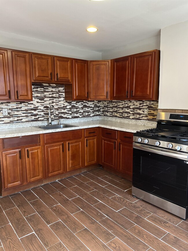 Building Photo - 187 Wegman Pkwy Unit 2