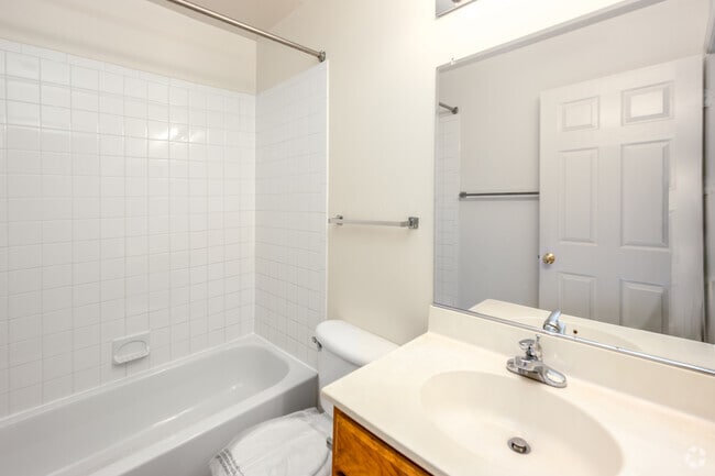 3BR, 3BA - 1,345SF - Bathroom
