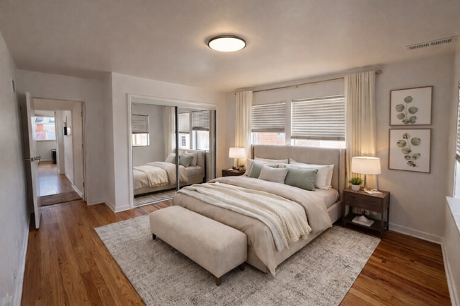 Photo - 206 W 7th St