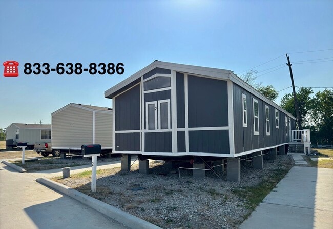 Building Photo - 16206 Wood Dr