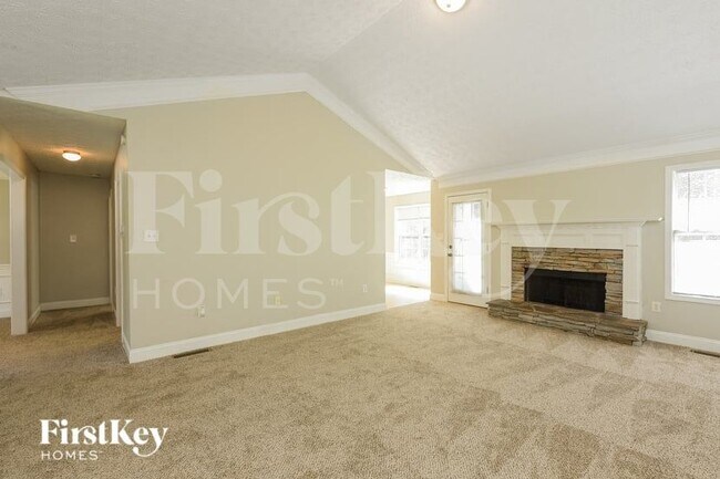 194 Rochester Ct