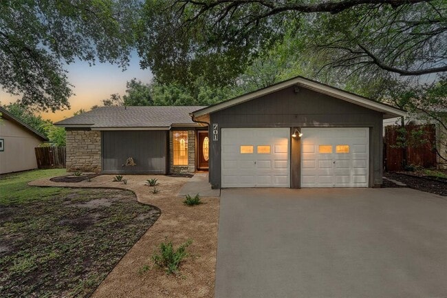 Building Photo - 701 Riverwood Dr