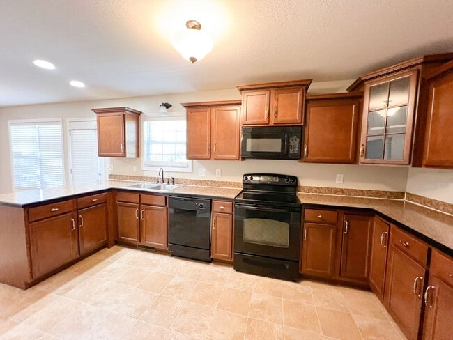 Photo - 3 Bedroom 2.5 Bath home in well established neighborhood!