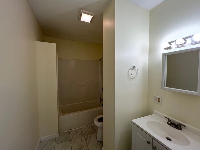 99 Lounsbury Ave Unit 1