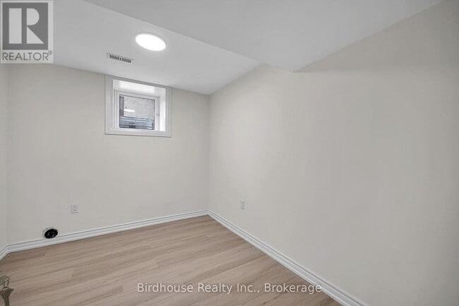 Photo - 108 Lindsay St S
