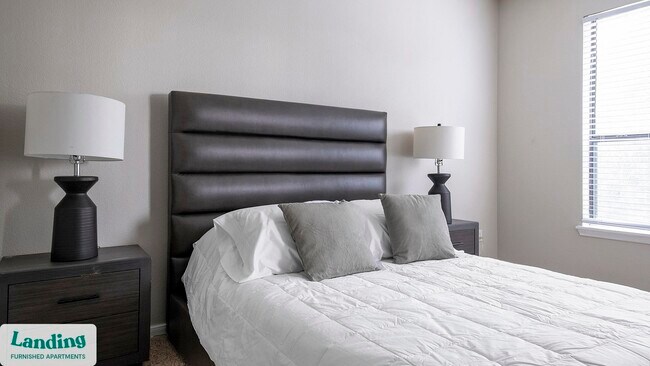 Photo - 2500 Woodland Park Dr Unidad J302