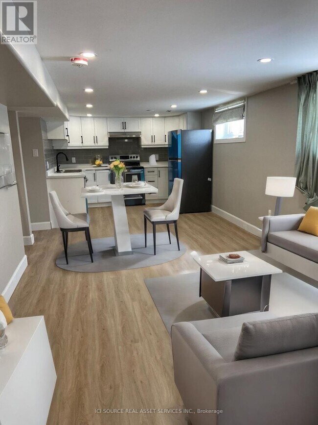 Photo - 169 Fergus Ave