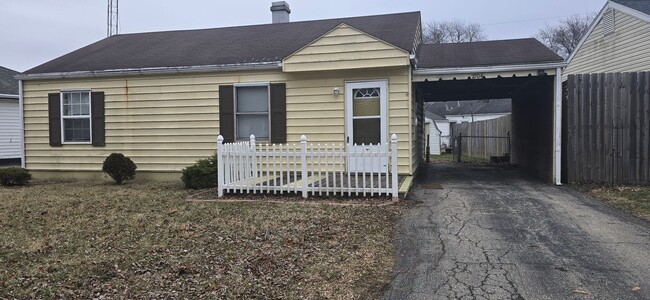 2-Bedroom, 1-Bath Home with Carport & Fenc... - 2-Bedroom, 1-Bath Home with Carport & Fenc...