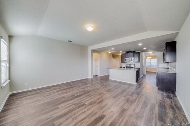 Photo - Charming Home Awaits: Spacious & Modern Li...