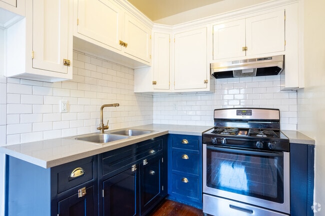 Studio - 435SF Kitchen