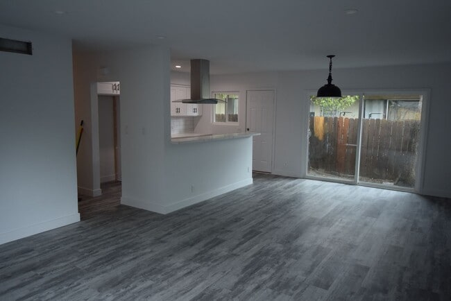 Photo - 15940 Hart St Unidad 15950