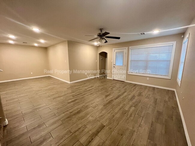 Photo - 6617 Leightyn Ln