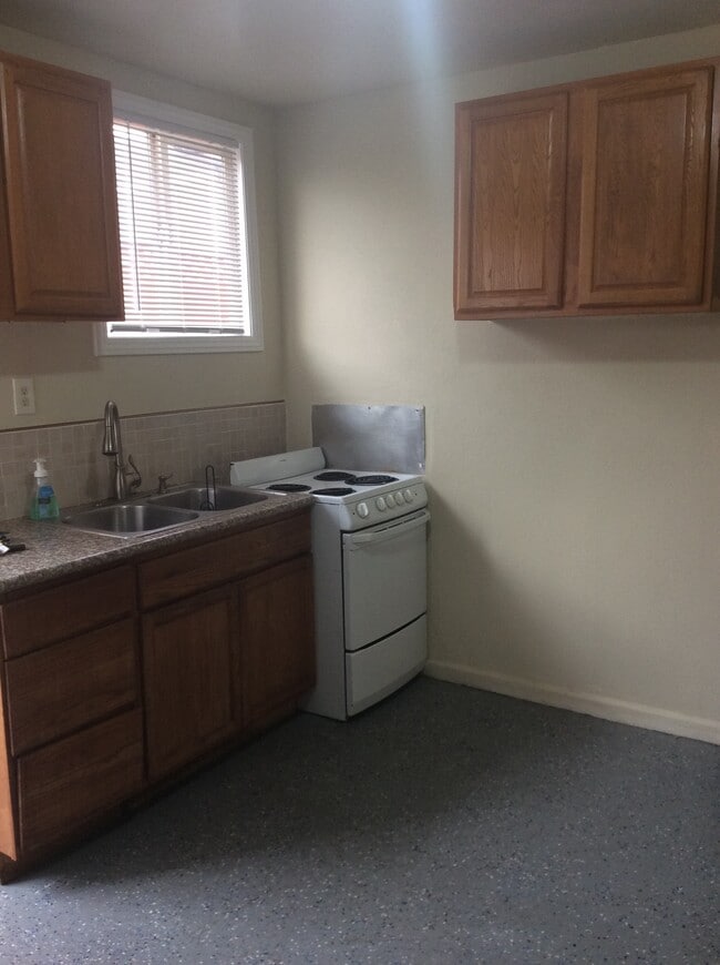 Photo - 1611 103rd Ave Unit A beautiful, one bedroomI