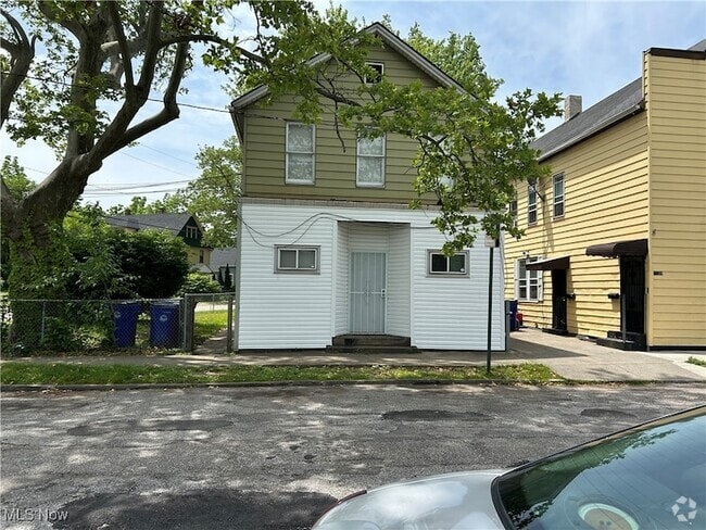 Building Photo - 1130 E 68th St Unit 4 Rental