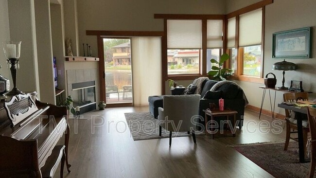 Photo - 760 Avocet Way