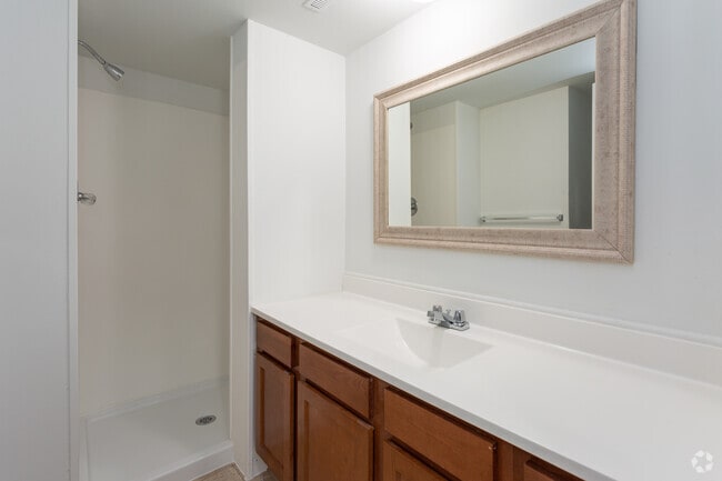 2 BR, 2 BA - 920 SF