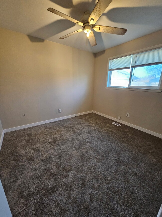 Photo - 180 NW Wilson Cir