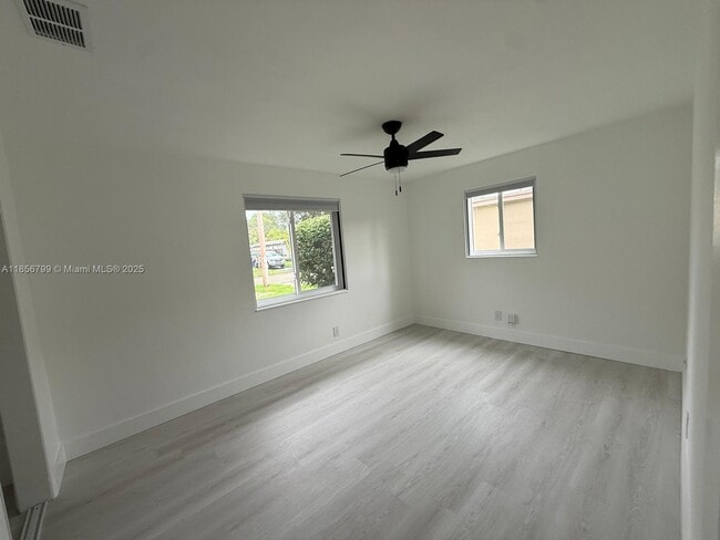 Photo - 5023 SW 93rd Ave