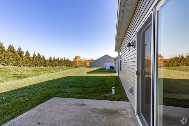 2BR, 2BA - 1,350SF - Patio - Shannon Mills