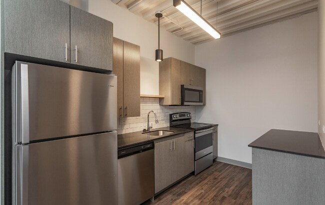 Photo - 940 W Dakin St