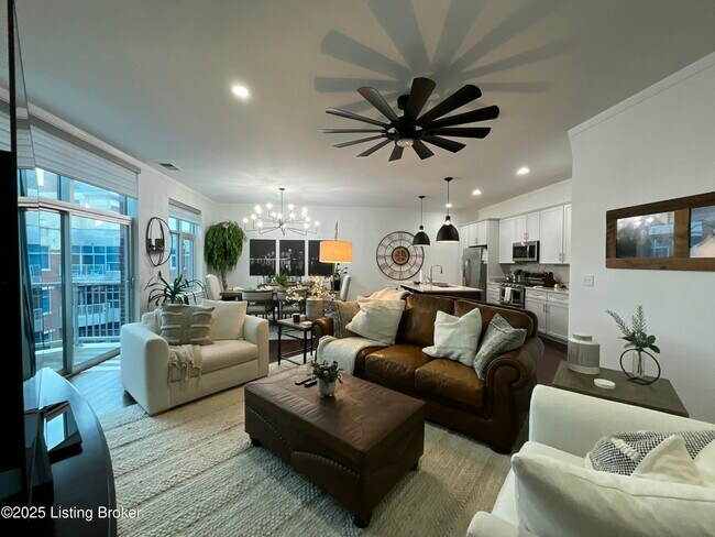 Photo - 324 E Main St