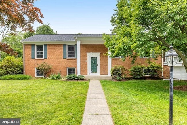 Building Photo - 1023 Westbriar Dr NE Rental