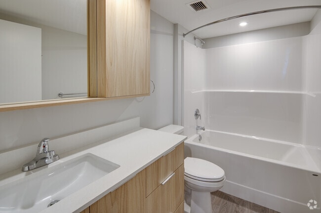 3 chambres, 2 salles de bain - 1150 pi² - Salle de bain - Drinkwater Place Apartments