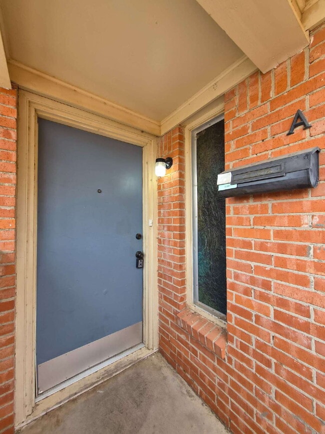 Photo - 3813 51st St