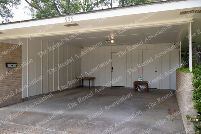 Photo - 905 N McGuire Ave
