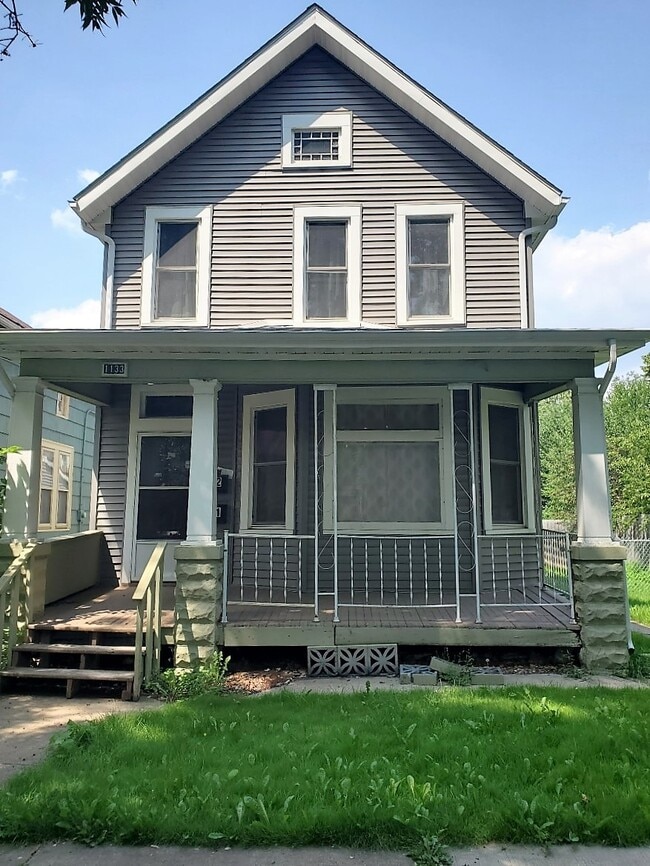 Building Photo - 1133 Beech St Unit 1 Rental
