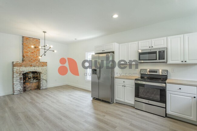 Photo - 1813 E 4th St