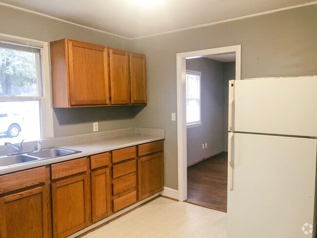 Building Photo - Quaint Cottage in Oak Ridge Rental