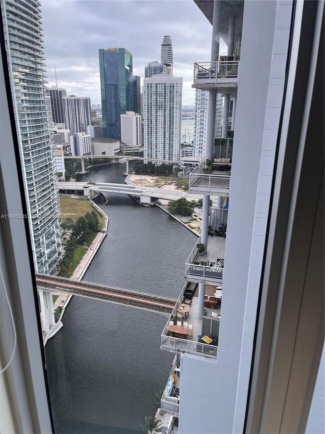 Photo - 185 SW 7th St Unit 3211