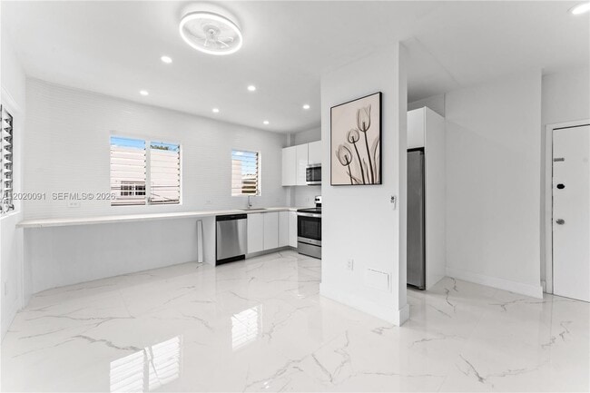 Building Photo - 842 Meridian Ave Unit 2D