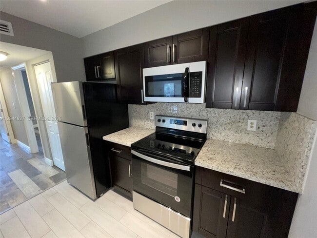 Photo - 2831 N Oakland Forest Dr Unidad 101