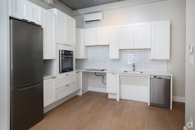 Interior Photo - 44 Bromfield St Rental