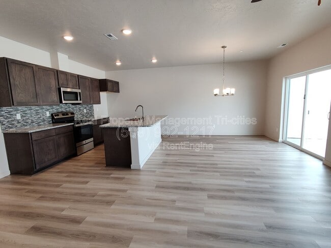 Building Photo - 3918 W 5th Pl